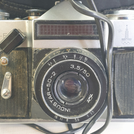 Фотоаппарат "Зенит-Е" в сумке со вспышками "Saulute" и "Unomat B24", работает "Unomat B24", СССР. Картинка 4